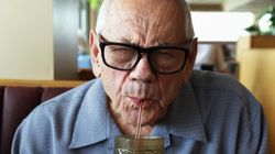 Zbadali długowiecznych Greków. 87 proc. codziennie piło ten napój