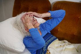 Przestrogi seniorów. 7 rzeczy, których ludzie najbardziej żałują na łożu śmierci