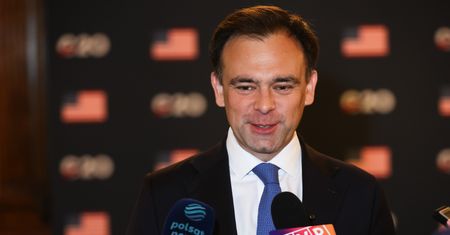 Jest reakcja na podpis prezydenta. Mówi, kiedy paliwa potanieją