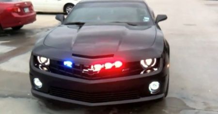 Pokaz policyjnego Chevroleta Camaro [wideo]