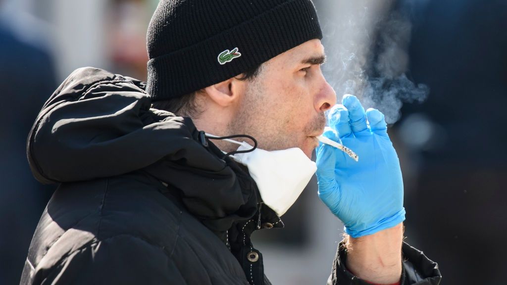 Koronawirus. Niepokojące wieści dla palaczy