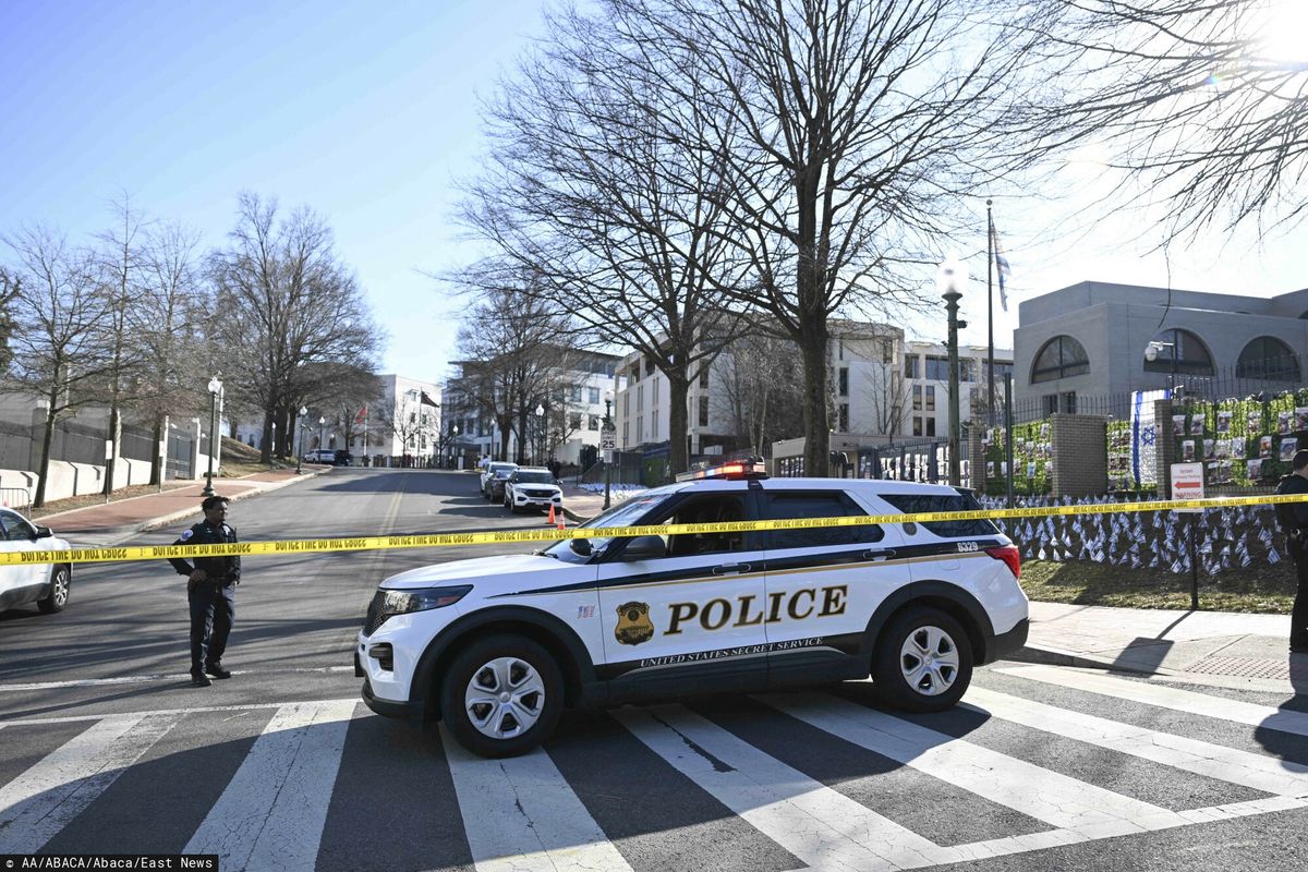 Policja zabezpiecza teren przy ambasadzie Izraela w Waszyngtonie 