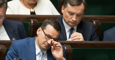 Wojna między Morawieckim a Ziobrą pod znakiem "krowy". W tle targi i ważne głosowanie