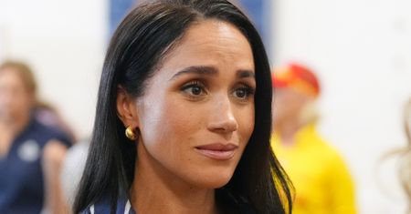Ujawniono, co sąsiedzi mówili na temat Meghan Markle. To dlatego NIKT nie chciał dla niej pracować! "Była WYNIOSŁA I OPRYSKLIWA"