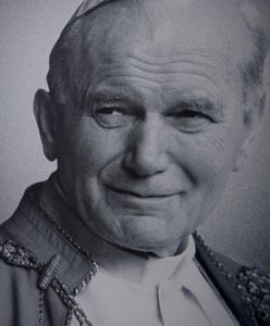 Jakie są cechy osobowości Jana Pawła II? Zadanie w książce z historii rozpaliło sieć