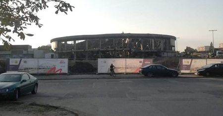 Wyburzali dach hali sportowej. Pracownik trafił do szpitala