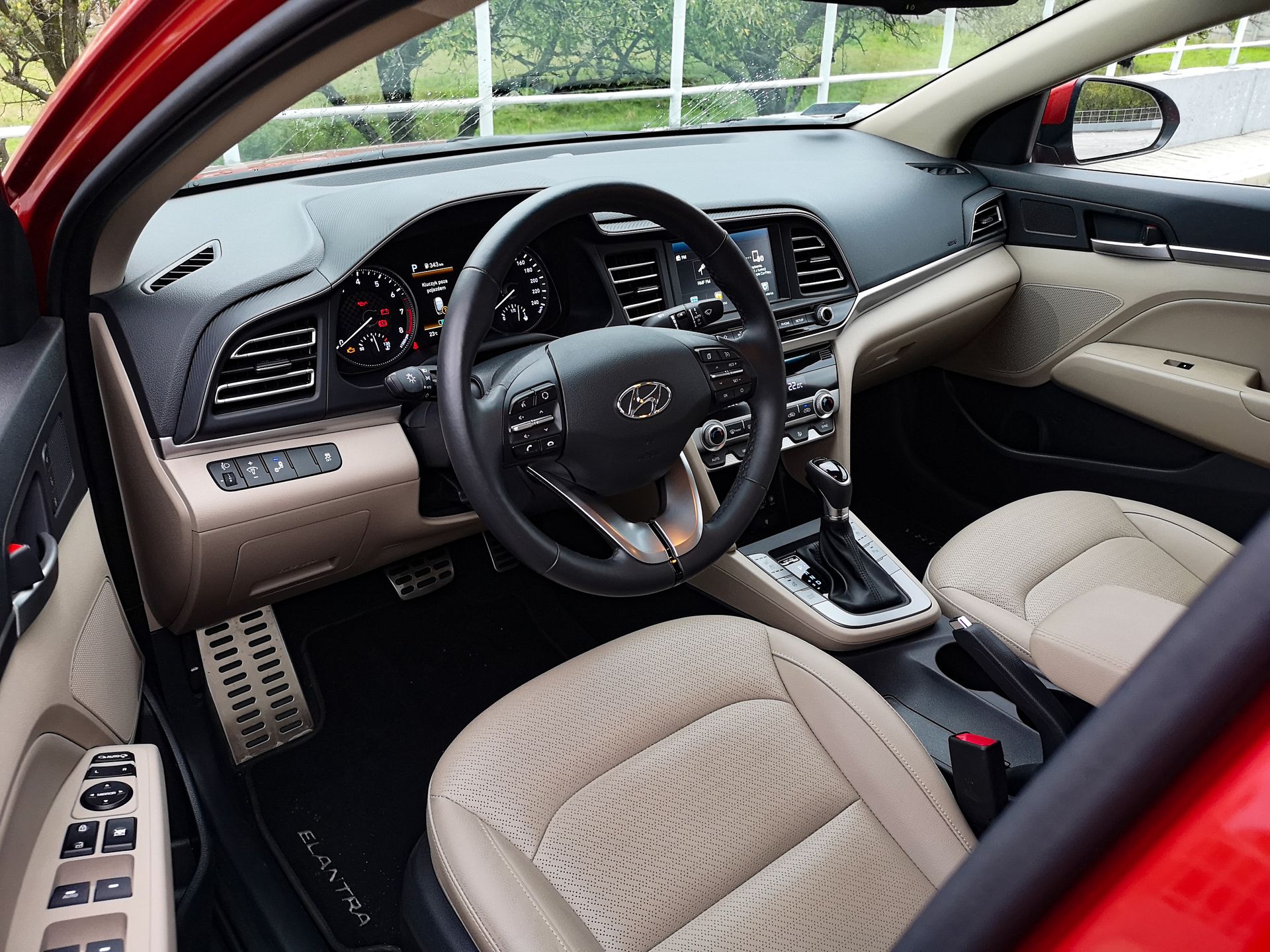Hyundai Elantra: Hyundai SmartSense, Android Auto i kamera cofania 18