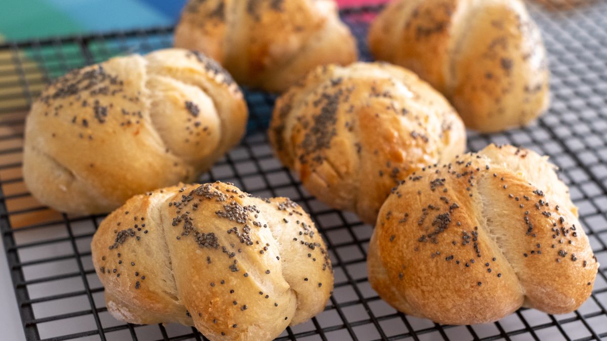 Podaj na śniadanie jeszcze ciepłe bułeczki z makiem