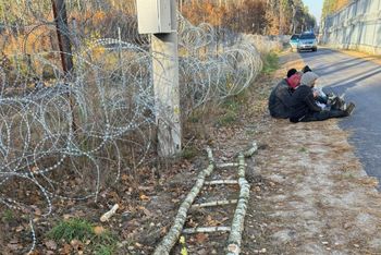 Ponad sto prób nielegalnego przekroczenia granicy. Straż Graniczna informuje o atakach na służby