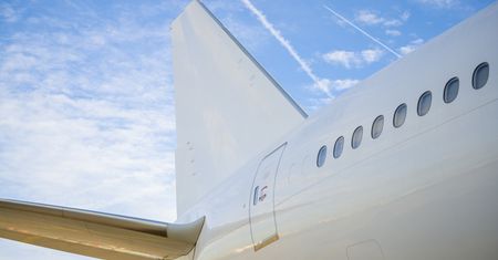 Samoloty często są malowane na biało. Ekspert wyjaśnia, z jakiego powodu