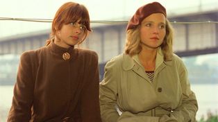 Przeprasza i wycofuje film. Powód? Scena z nieletnią aktorką