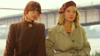 Przeprasza i wycofuje film. Powód? Scena z nieletnią aktorką