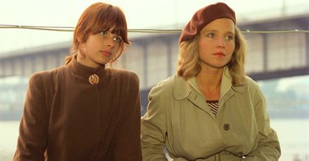 Przeprasza i wycofuje film. Powód? Scena z nieletnią aktorką