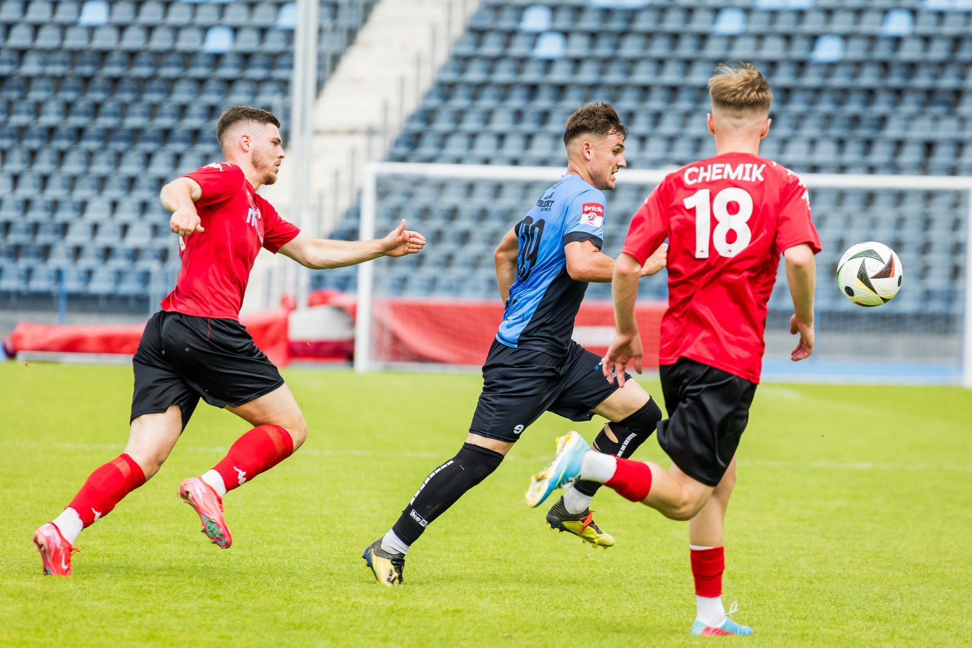 W ostatnim meczu przed startem Betclic 3. Ligi Zawisza Bydgoszcz pokonał 4:1 Chemika Bydgoszcz. 
