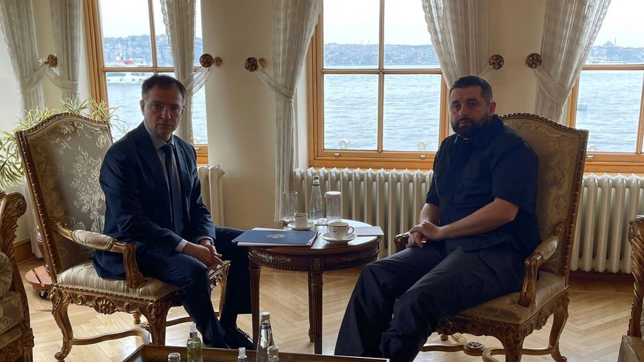 Przewodniczący delegacji rosyjskiej Władimir Miedinski i przewodniczący delegacji ukraińskiej Dawid Arakhamia