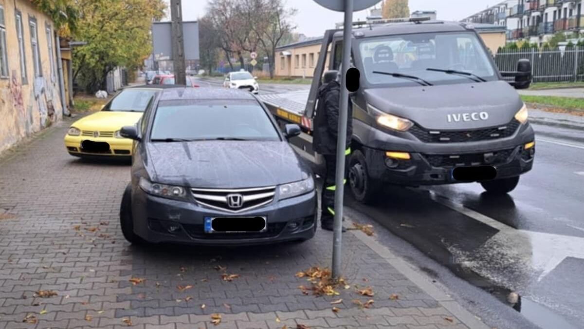 Kierowca hondy uderzył w tył skody na ul. Nowy Świat