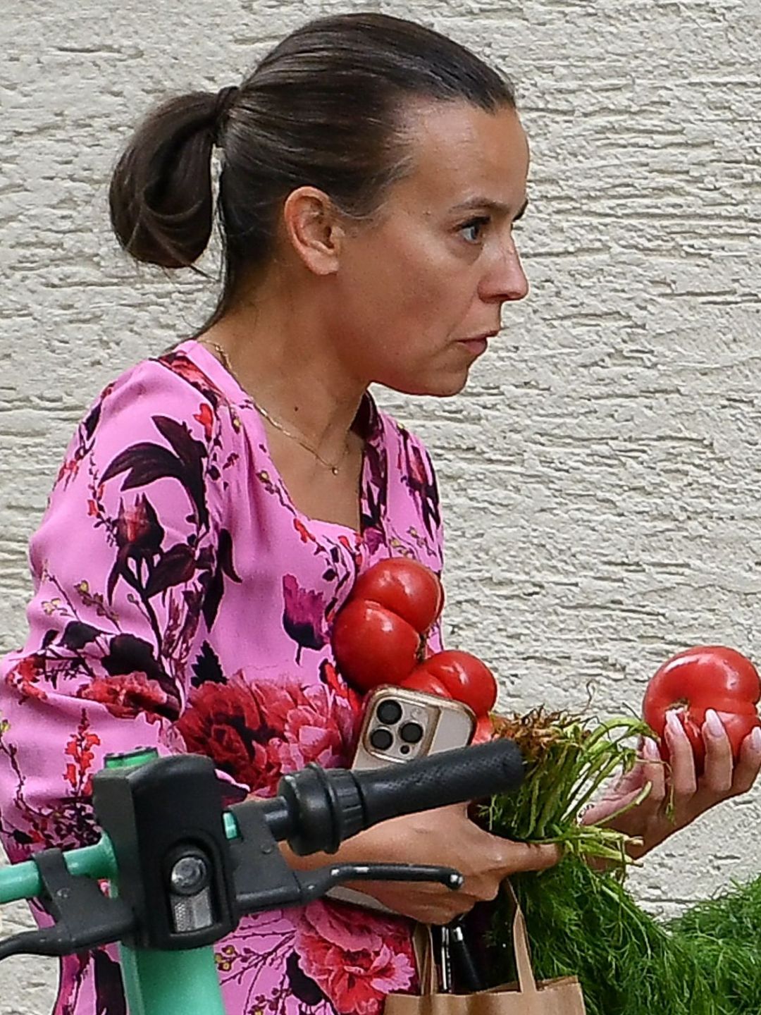 Anna Mucha w warzywniaku 