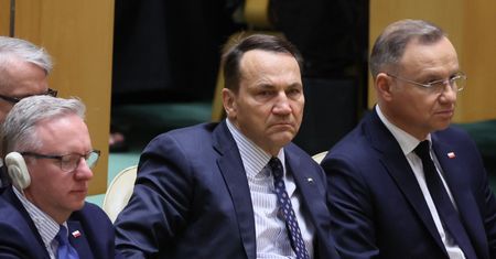 Sikorski skraca wizytę w USA. Pilny powrót do Polski