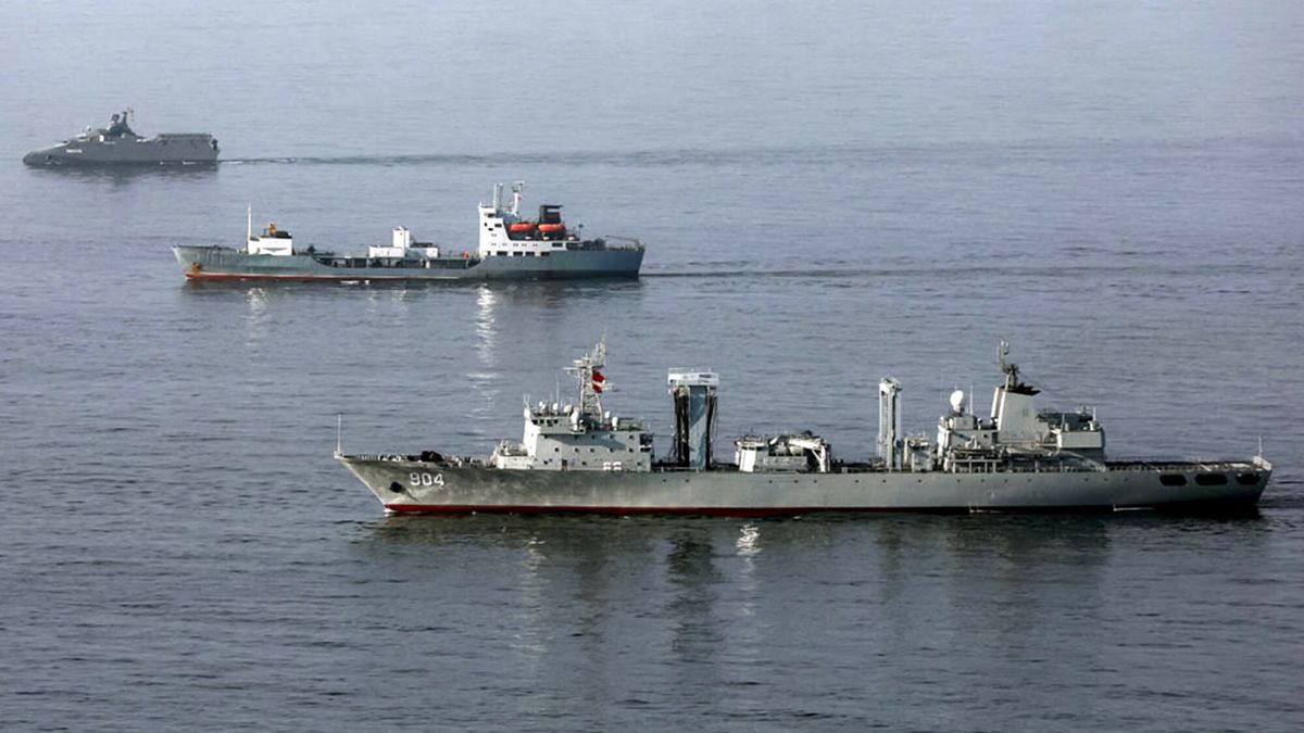 Wsp�lne ?wiczenia wojskowe Iranu, Rosji i Chin w Zatoce Oma?skiej
This handout photo made available by the Iranian Army Office on March 11, 2025 shows a Chinese People's Liberation Army Navy replenishment ship cruising with a Russian Navy tanker vessel during joint military drills between Iran, Russia, and China in the Gulf of Oman. (Photo by Iranian Army Office / AFP) / XGTY / RESTRICTED TO EDITORIAL USE - MANDATORY CREDIT "AFP PHOTO/Iranian Army Office/Handout" - NO MARKETING NO ADVERTISING CAMPAIGNS - DISTRIBUTED AS A SERVICE TO CLIENTS
-
