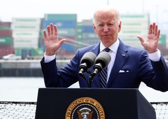 Ceny ropy szybują. Biden poleci do Arabii Saudyjskiej