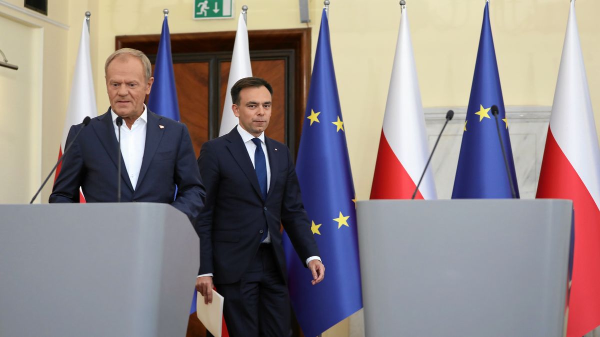 Konferencja prasowa premiera po posiedzeniu rzadu
28.08.2024 Warszawa , al. Ujazdowskie 1/3 , Kancelaria Prezesa Rady Ministrow . Premier Donald Tusk (l) i minister finansow Andrzej Domanski (p) podczas konferencji prasowej po posiedzeniu rzadu w sprawie projektu budzetu na 2025 r.
Fot. Slawomir Kaminski / Agencja Wyborcza.pl
Fot. Slawomir Kaminski / Agencja Wyborcza.pl
kprm, kancelaria premiera, premier, donald tusk, konferencja, posiedzenie rzadu, budzet, /FR/