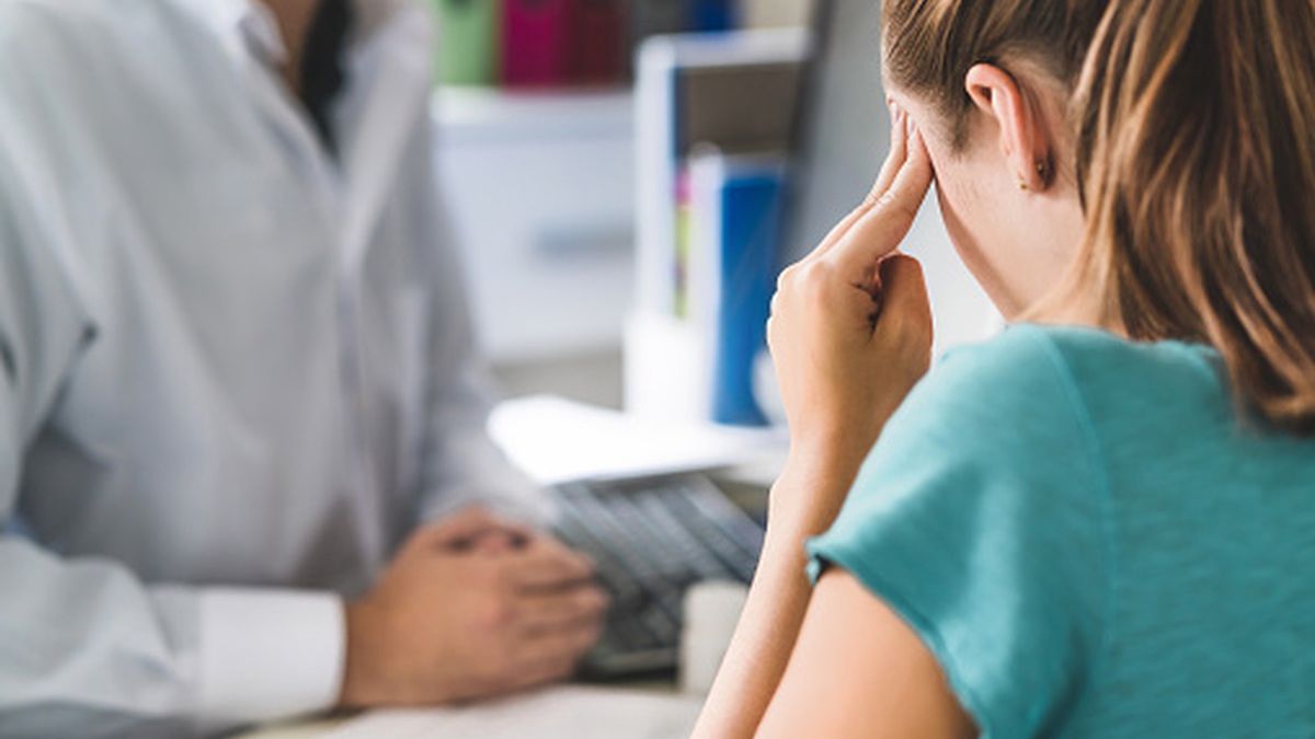 20-latka uskarżała się na częste bóle głowy. Diagnoza okazała się wstrząsająca (zdjęcie ilustracyjne)