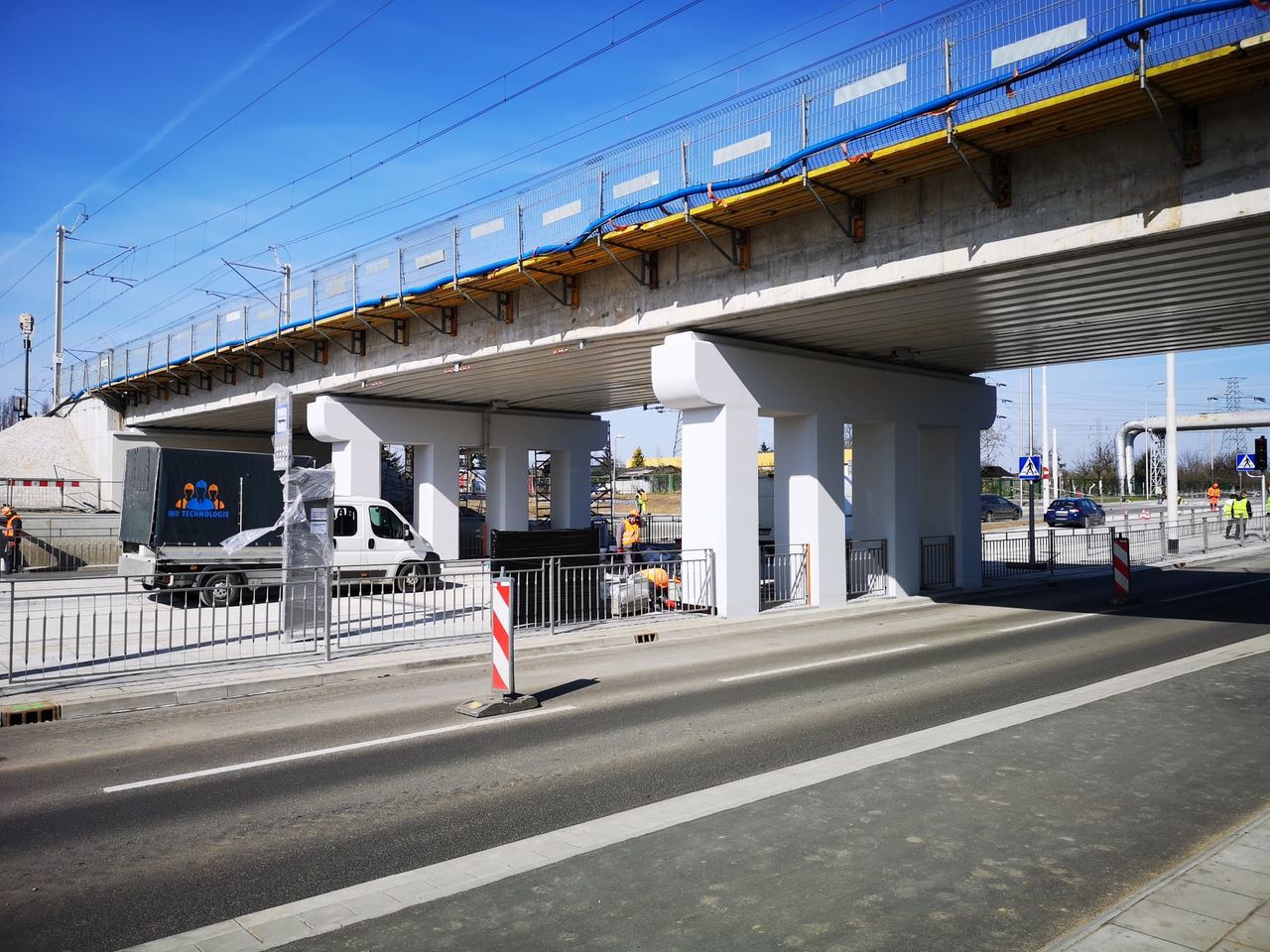 Wrocław. Kierowcy długo na to czekali. Wraca ruch dwukierunkowy na ul. Długiej