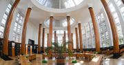 Najpiękniejsza biblioteka w Warszawie. Zachwyca modernistyczną formą