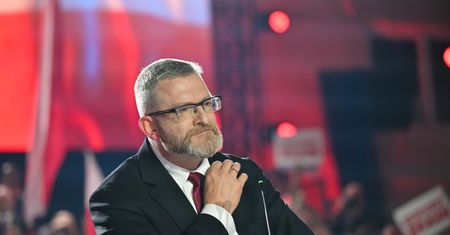 "Rości sobie prawo". Reaguje na "bojówki Brauna" w szpitalu