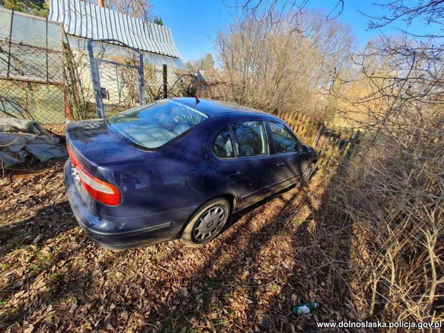 Zgorzelec. Pościg za kierowcą pod wpływem narkotyków. Auto skończyło w płocie