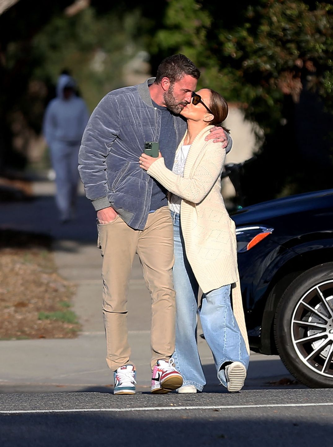 Ben Affleck i Jennifer Lopez na romantycznym spacerze