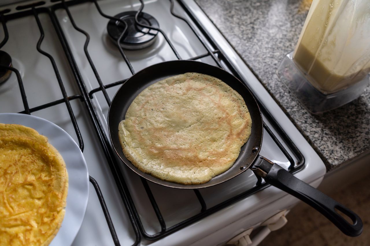 Wie wendet man Pfannkuchen?