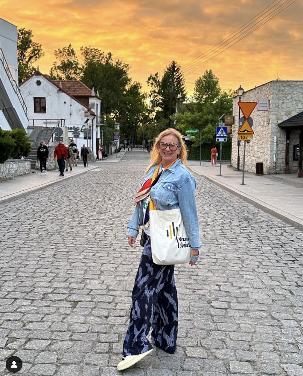Marzena Rogalska w jeansowej kurtce