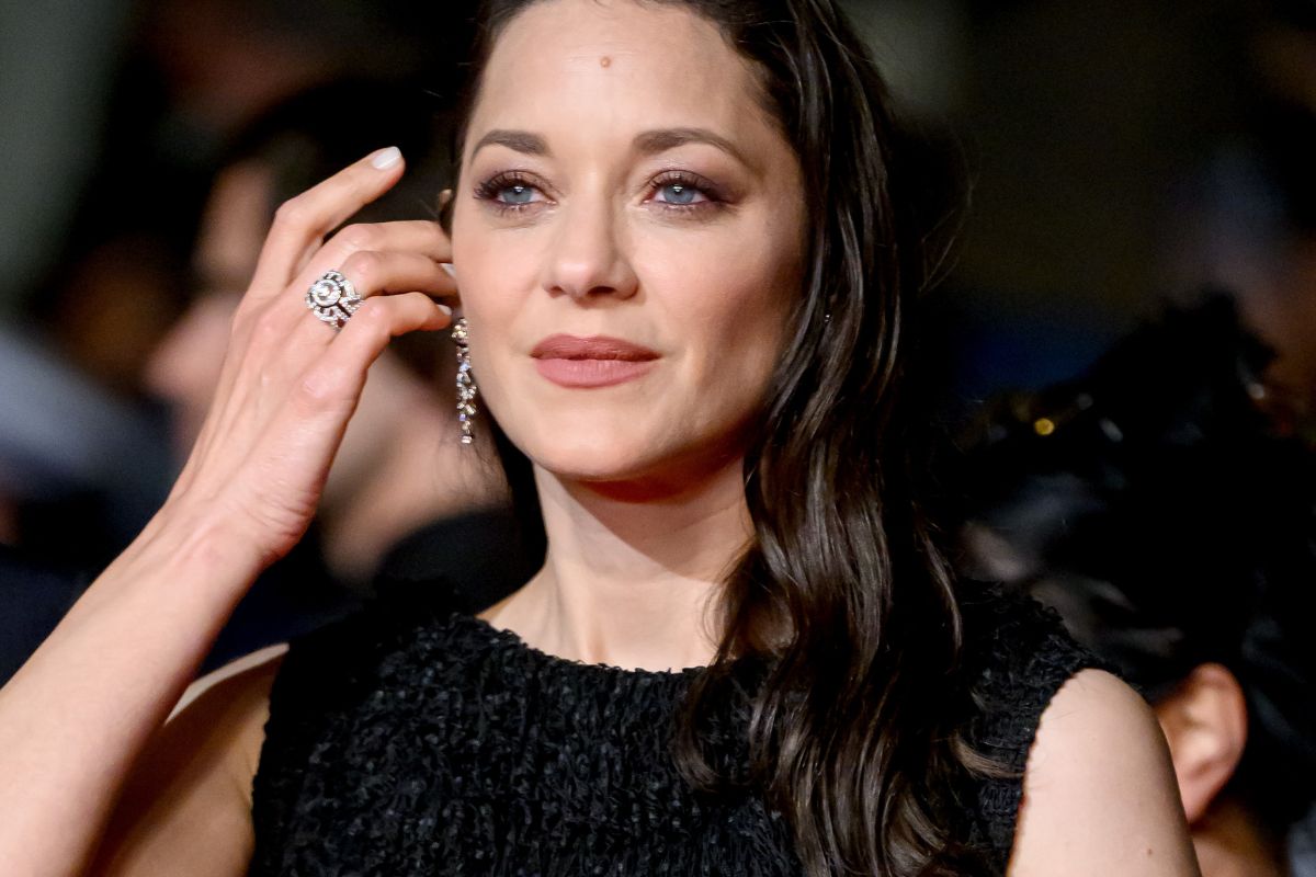 Złamała dress code w Cannes? Wskoczyła w "nagą" sukienkę