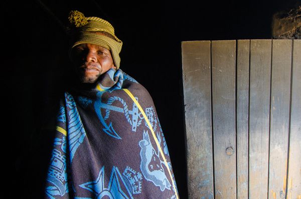 Wśród młodych fotografów (kategoria juniorów) najlepszym został Chase Guttman za materiał przedstawiający codzienność społeczności Basuto, mieszkającej w Lesotho.  Terytorium to leży w południowej Afryce i jest historycznym protektoratem Wielkiej Brytanii.