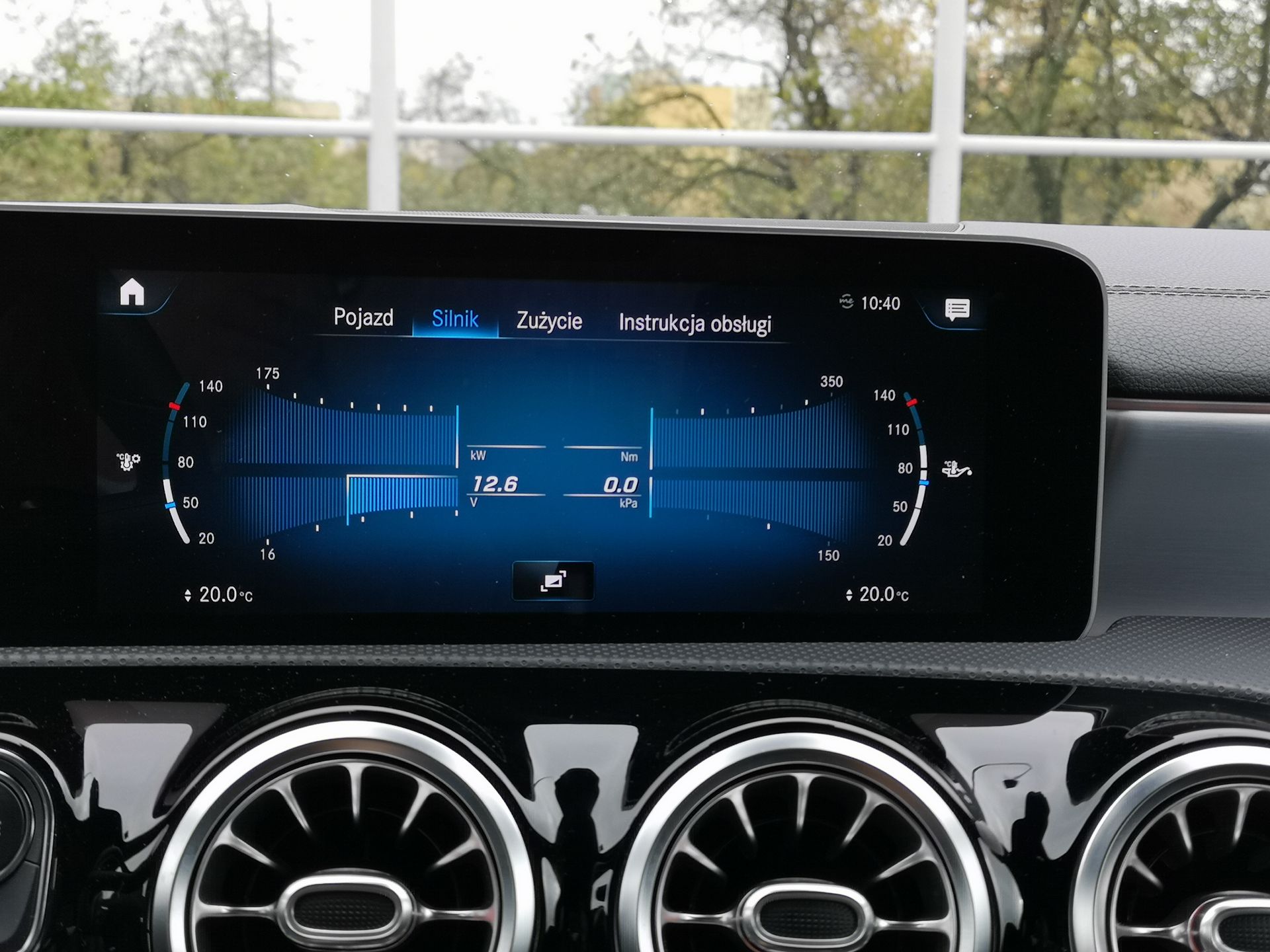 Mercedes CLA: System MBUX, wirtualny kokpit i audio Burmester 18