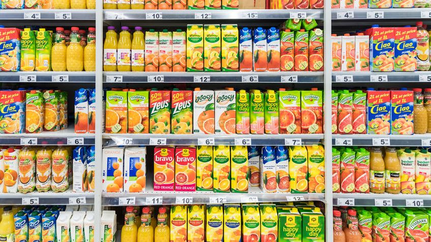 Kwas benzoesowy (E210) jest powszechnie stosowanym dodatkiem do żywności. Występuje w sokach owocowych, marynatach, lodach czy konserwach rybnych.