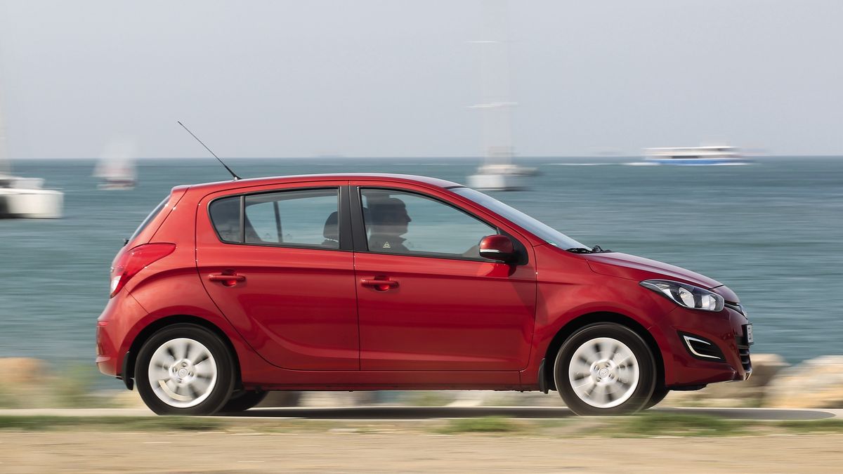 Hyundai i20 poprzedniej generacji to jeden z najlepszych modeli, jakie można kupić z automatem. Problemem jest bardzo niska dostępność aut na sprzedaż.