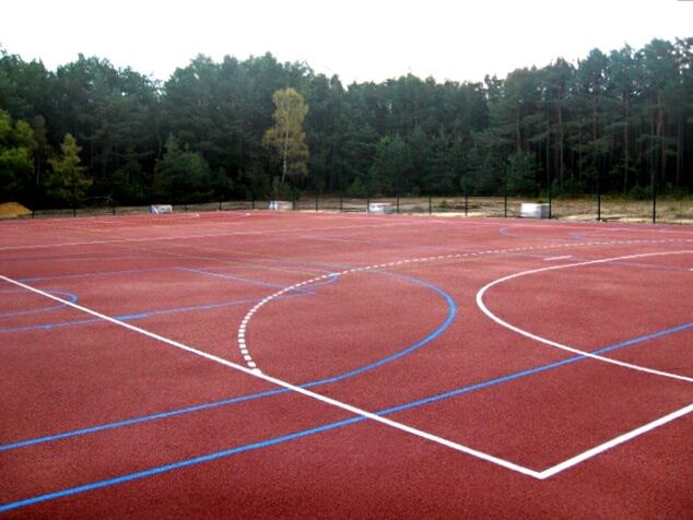 Budowa boisk sportowych i placów zabaw, poznaj ofertę Alpinka!