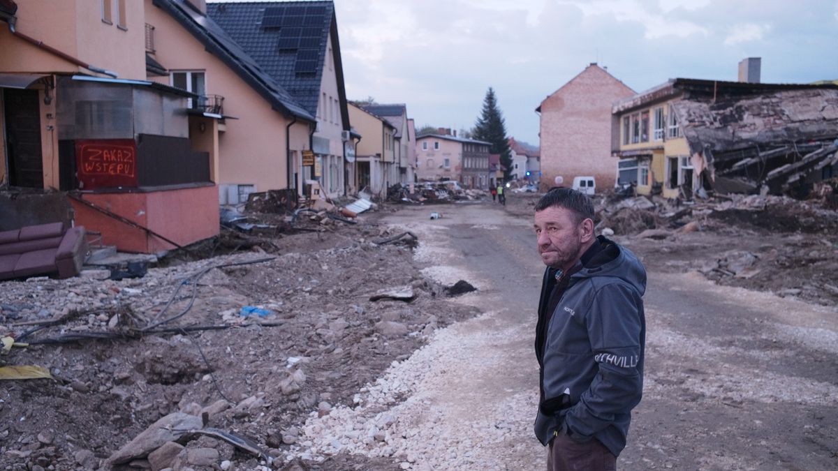 STRONIE SLASKIE, KLODZKO, POLAND - SEPTEMBER 19: A view of devastation as heavy flood affects in Stronie Slaskie, Klodzko, Poland on September 19, 2024. (Photo by Piotr Sobik/Anadolu via Getty Images)