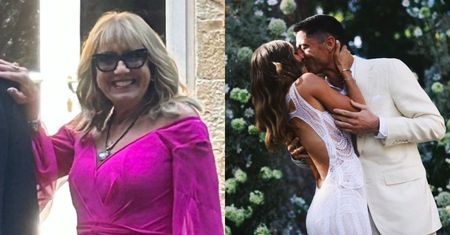 Mama Roberta Lewandowskiego ZACHWYCA w różowej kreacji i posyła gościom uśmiechy w dniu drugiego ślubu syna (ZDJĘCIA)