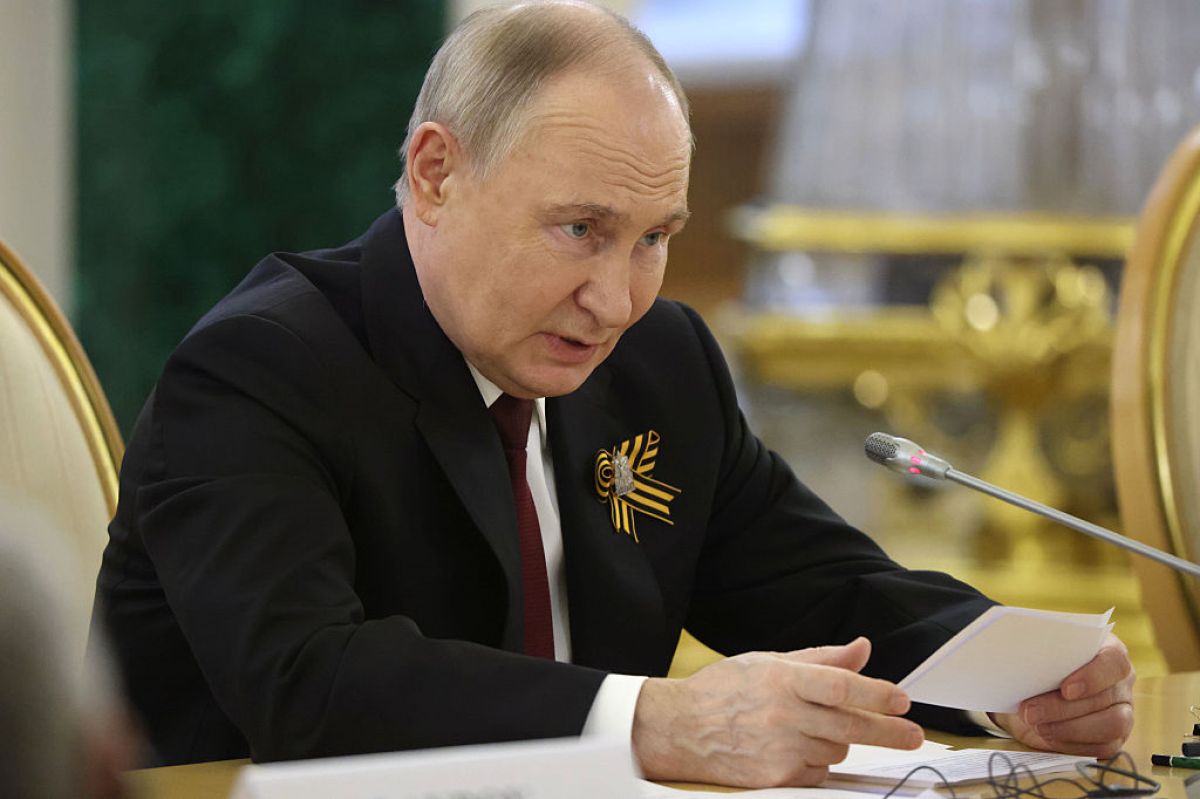 Russia urged to weigh ceasefire as sanctions loom
