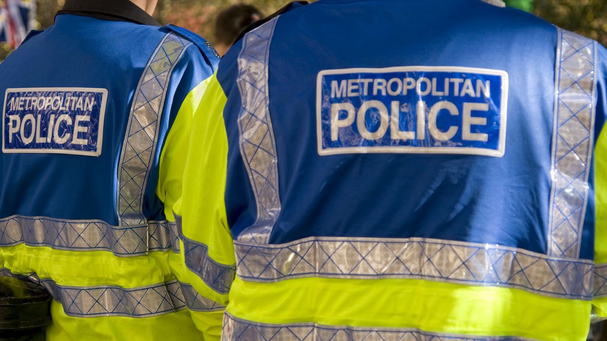 Crowd watching
whitemay
Male Officer, crime prevention, People Standing, Public Assistance, Public Security, Protective Jacket, Public Protection, constabulary