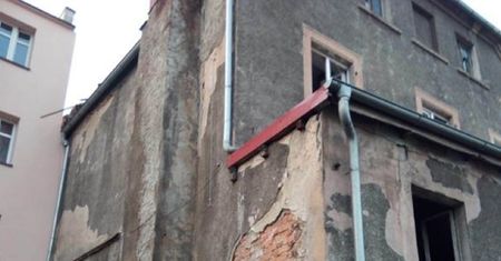 Makabra w Międzyborzu. Przerażone dzieci nad ciałem matki