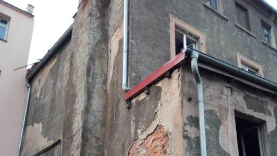 Makabra w Międzyborzu. Przerażone dzieci nad ciałem matki