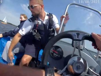 Poraj: Policjanci uratowali cztery osoby z przewróconej łodzi