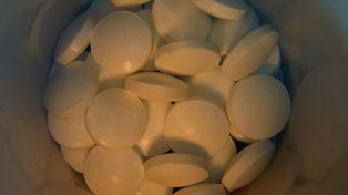 Lek przeciwbólowy znika z aptek. Pilne wycofanie GIF