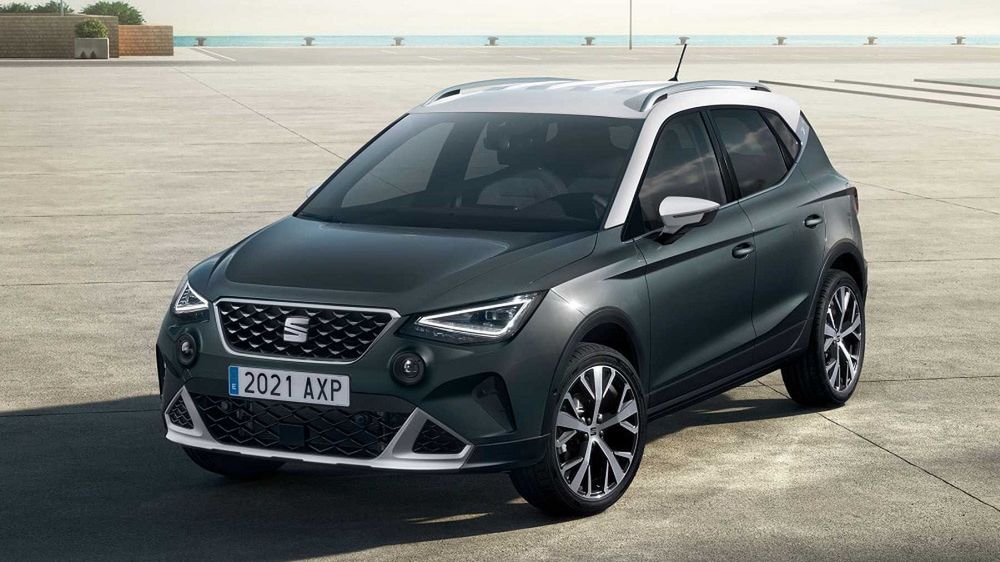 Arona zyskała nowe detale nadwozia i wnętrza oraz bogatsze wyposażenie.