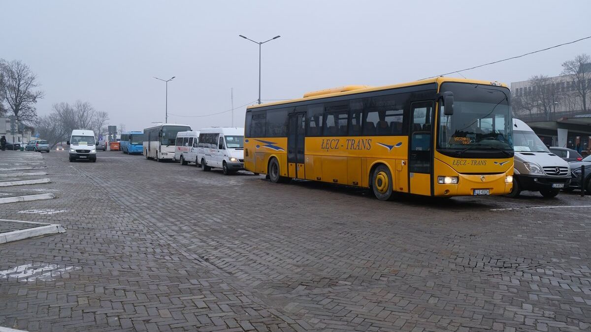 Przewoźnicy na „starym” dworcu PKS przy al. Tysiąclecia w Lublinie