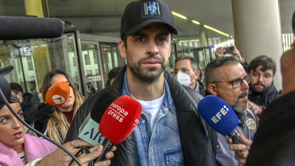 BARCELONA, SPAIN - DECEMBER 01: Gerard Pique leaving the Court of First Instance and Family No. 18 of Barcelona after ratifying the separation lawsuit and the agreement on the custody of his children, December 01, 2022, in Barcelona, Spain. (Photo By David Oller/Europa Press via Getty Images)